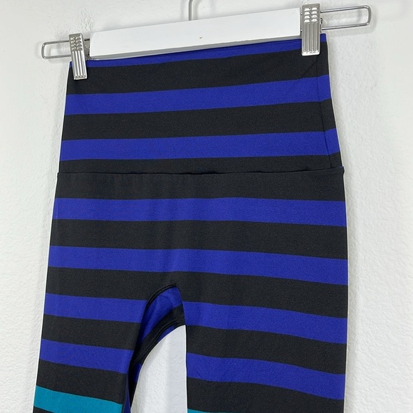 K-Deer Jamie‎ Stripe Capri length Leggings size Small - Picture 3 of 10